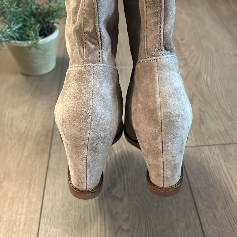 SUEDE JOHNSTON AND MURPHY FAUX FUR LINED TALL WEDGE BOOT LIGHT TAN SIZE 8.5 EEUC - Picture 6 of 9